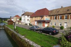 Verlassene Hotellerie, Gastronomie und Ladengeschäfte in L'Isle-sur-le-Doubs